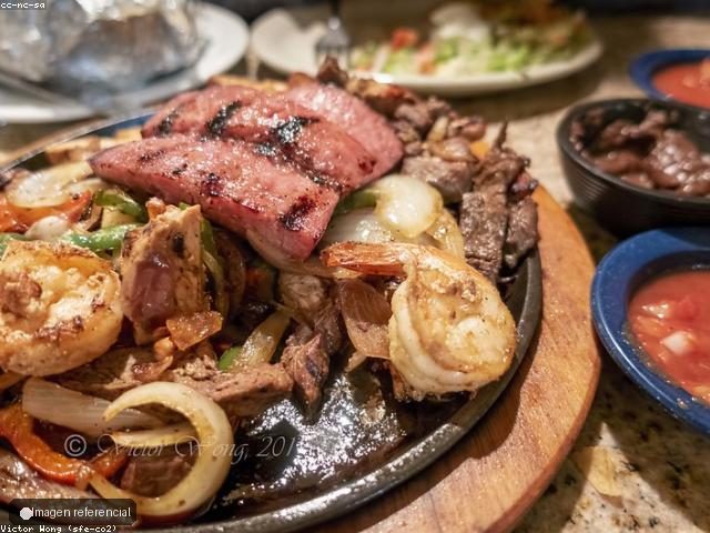 Pollo frito con tajadas